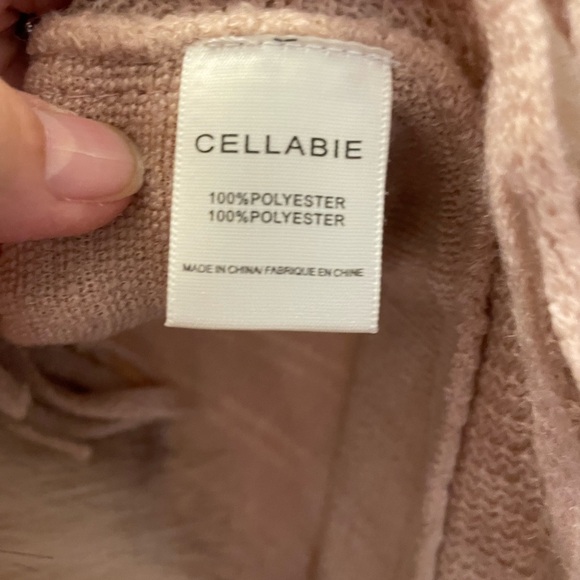 Poncho Cellabie Women's Pinkish tan Faux Fur Trim on the collar - Picture 3 of 4